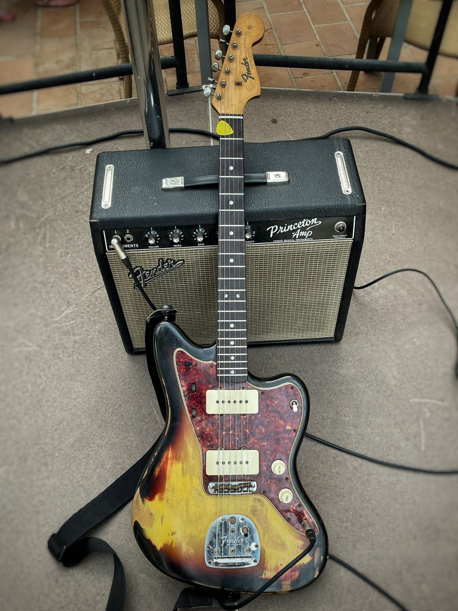 turPHONOS's tweet image. Tot preparat per cantar unes cançonetes