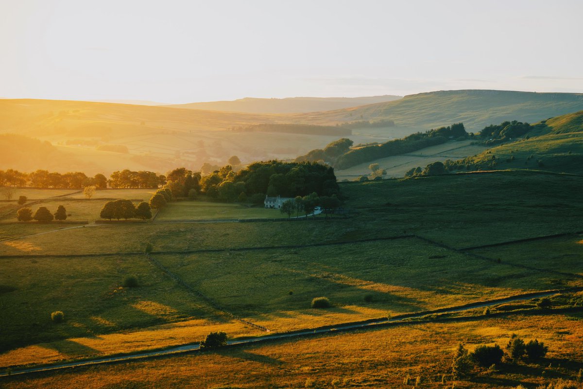 Golden hour in the Peak District //