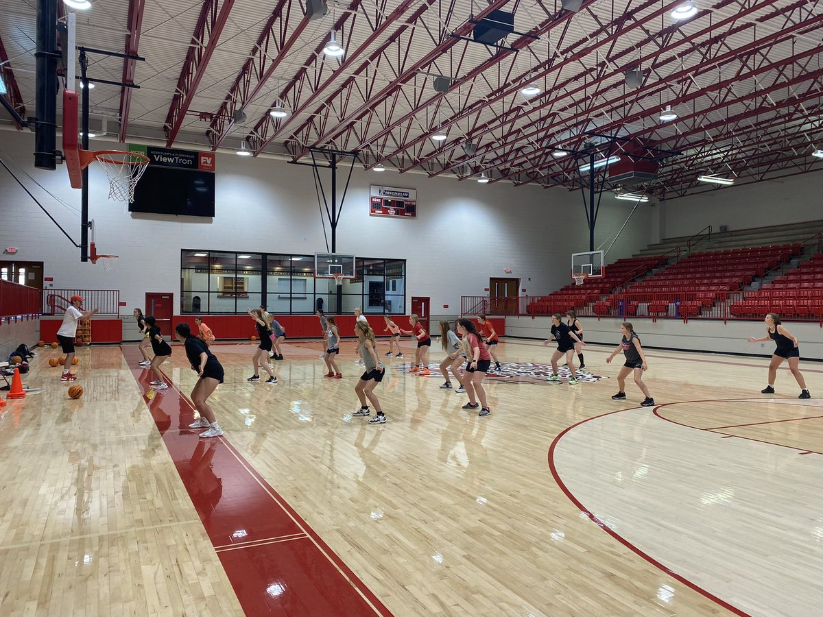 grant_gash's tweet photo. A little short handed today due to junior high softball, but we had 50 total campers in the gym over the last 3 days! The future is bright here at Plainview! https://t.co/hVYRKFKRTy