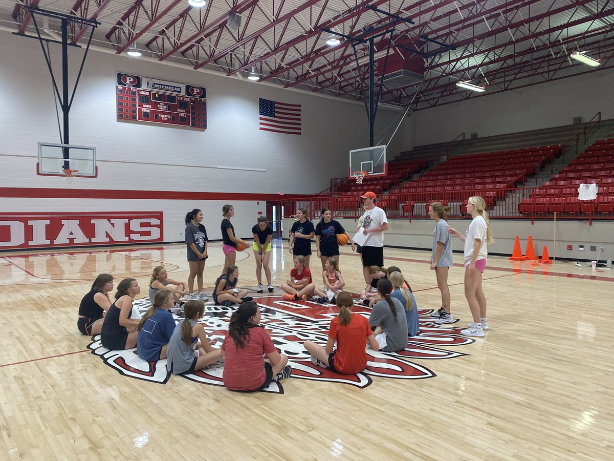 grant_gash's tweet photo. A little short handed today due to junior high softball, but we had 50 total campers in the gym over the last 3 days! The future is bright here at Plainview! https://t.co/hVYRKFKRTy