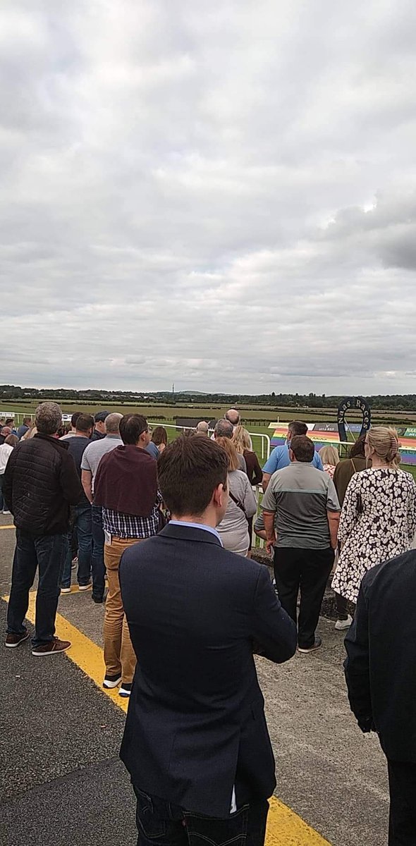 JoeSeward1's tweet photo. Great crowd here @NaasRacecourse tonight following up the big crowds @SligoRaces and @BallinrobeRaces the last two nights .
Great atmosphere good racing, excellent catering and @TheKilkennys to come 
#NaasRC
#Horseracing https://t.co/zPGQLUUwuZ