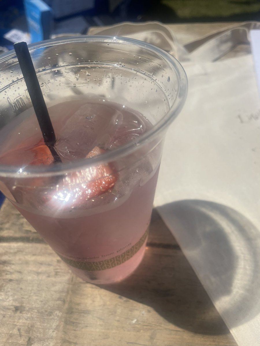 Day 1 at the #LincsShow22 

Very hot. 
Very busy.
Very good. 

Lack of signal stopped me from sharing anything on Social - so expect some Show spamming all on accounts. 🎪

In the meantime, here’s a gin.