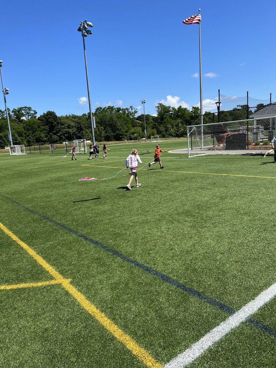 PingreePride's tweet photo. Perfect windy day on the fields for the 2nd grade Kite Day! https://t.co/MaReAVPCFM