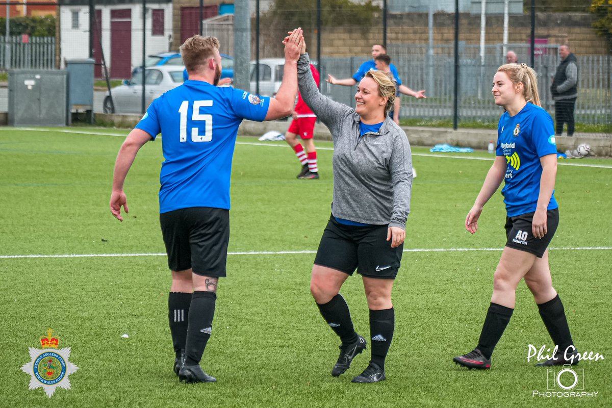 Football’s for everyone, it shouldn’t matter who you are, what you look like, who you love or where you’re from! We 💙 getting the chance to forge stronger links with the community & break down barriers! @LGBTpoliceuk @lgbtpolicewales @FvHCymru @Cymru @HerGameToo @RefugeeKindness