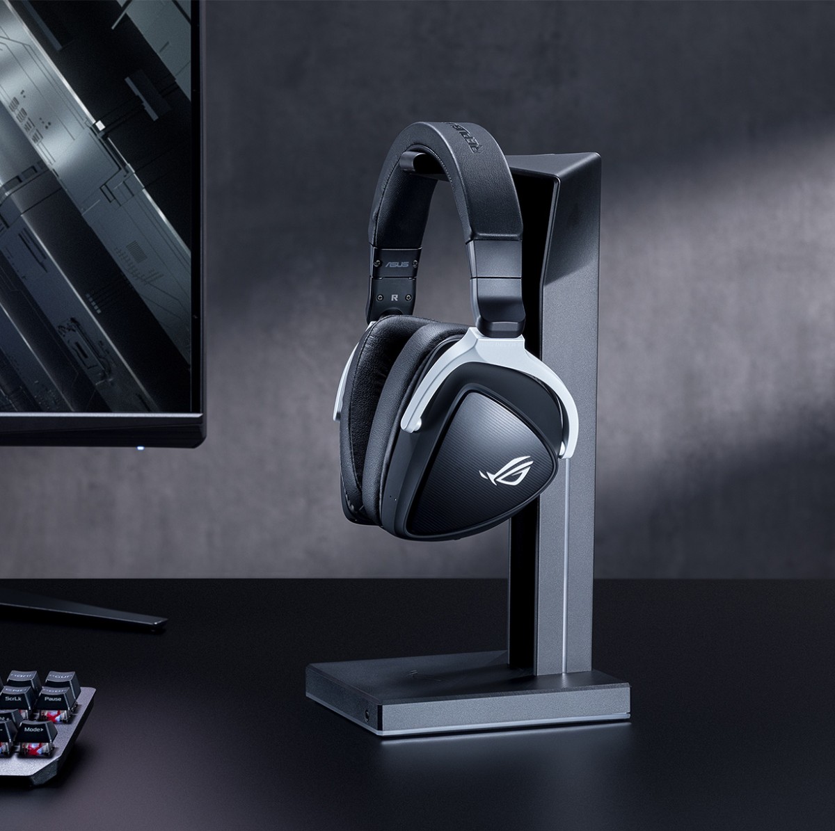 ASUS_ROGNA's tweet photo. If your music taste is ✨eclectic✨
your headset should be too 🖤🎧
#ROGDeltaSWireless
✔️ up to 25 hours of battery life
✔️ exclusive 50 mm ASUS Essence drivers in airtight chambers
https://t.co/YZSJEGLh9R https://t.co/ueNfnEwUHO