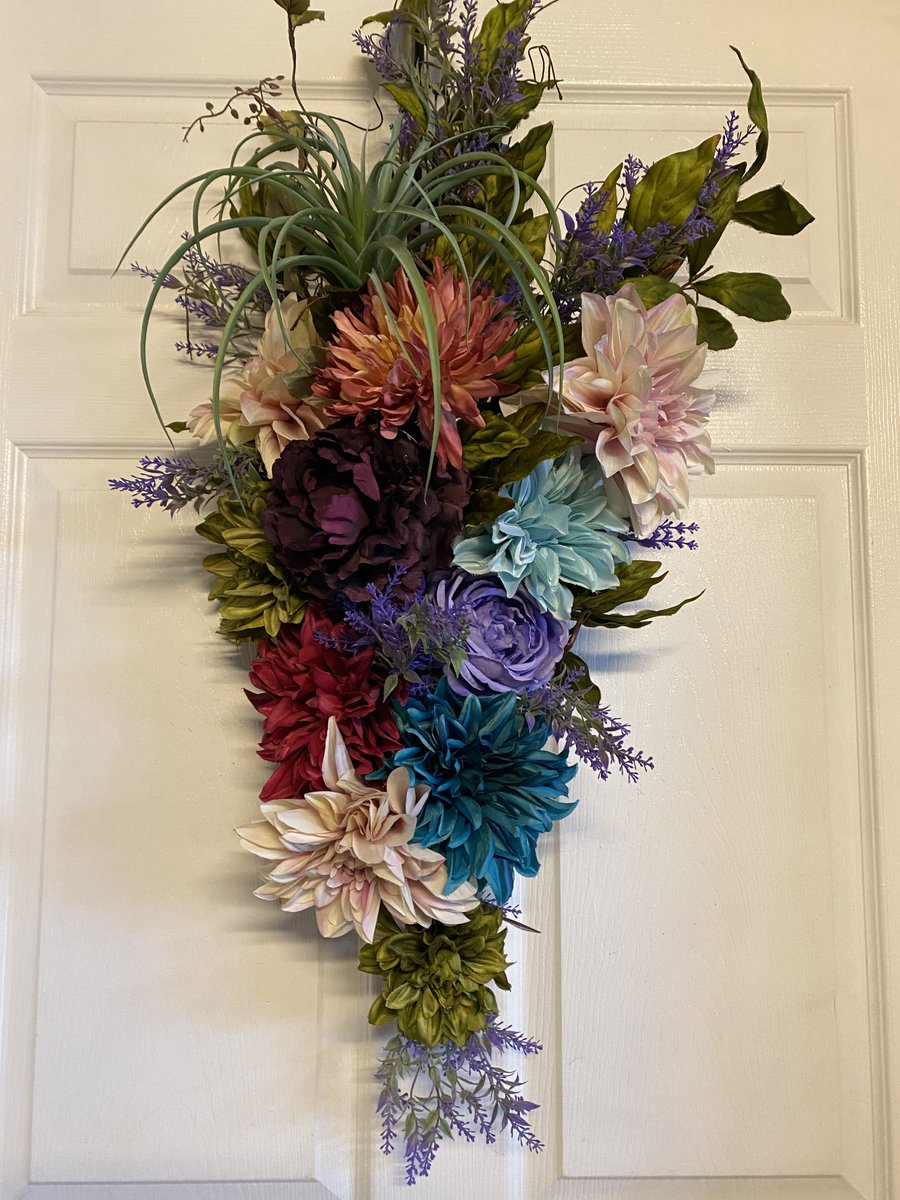 WVMSACF's tweet photo. 💐 Joni White creates one of a kind floral and succulent wreaths, swag,  and arrangements!

Come see Wreaths by Joni and more at the 60th Mountain State Art &amp; Craft Fair!
🗓July 1-3, 2022
📍Cedar Lakes Conference Center, Ripley, WV
👉https://t.co/WvQiedahpa

#msacf2022 https://t.co/sUXRozMcMk