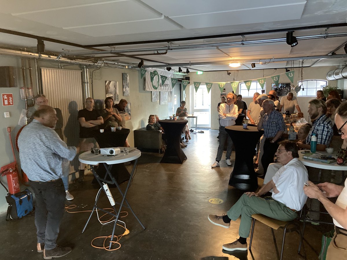 Goede opkomst bij dit eerste klimaatcafé. En belangrijker: interessante presentaties en gesprekken over ervaringen met de warmtepomp. 
⁦