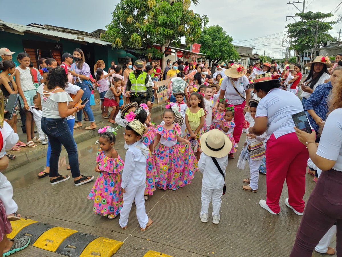 ProteccionPonal's tweet photo. #EnFotografías 📸 | Buscamos el rescate de los valores culturales de #Monteria. Hoy junto a los niños y niñas celebramos el día de la ‘Sinuanidad’.

#JuntosPorLaNiñez👦🏼👧🏻 https://t.co/9wBegmIiwR