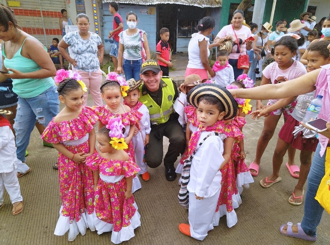 ProteccionPonal's tweet photo. #EnFotografías 📸 | Buscamos el rescate de los valores culturales de #Monteria. Hoy junto a los niños y niñas celebramos el día de la ‘Sinuanidad’.

#JuntosPorLaNiñez👦🏼👧🏻 https://t.co/9wBegmIiwR
