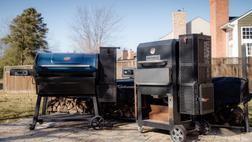 BarbecueLab's tweet photo. 2 Gravity fed charcoal grills
21 testing criteria
1 deep dive video review...
https://t.co/Od0zb75653
#masterbuilt #chargriller #gravityseries #charcoal #charcoalgrill #bbq #barbecue #grill #grilling #backyard #patio https://t.co/aQfGQik1gE
