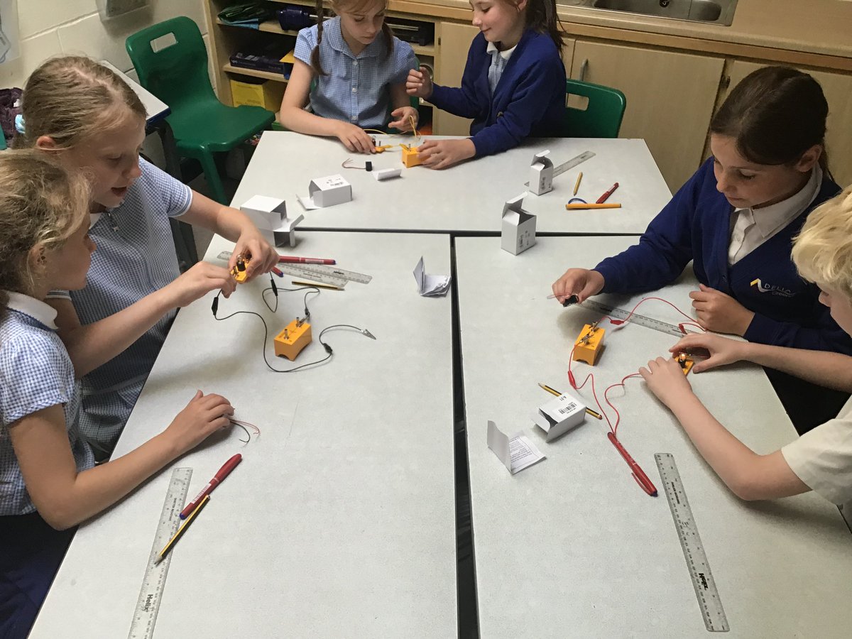 DeltaGreengates's tweet photo. #Year4GG had a great afternoon of #science today! We explored electrical #circuits and had a go at creating our own using batteries, bulbs, buzzers and more!
#TeamGGScience #DeltaScienceLab #Electricity #Oracy @DeltaTrust_Org https://t.co/Vj64WBfIEb