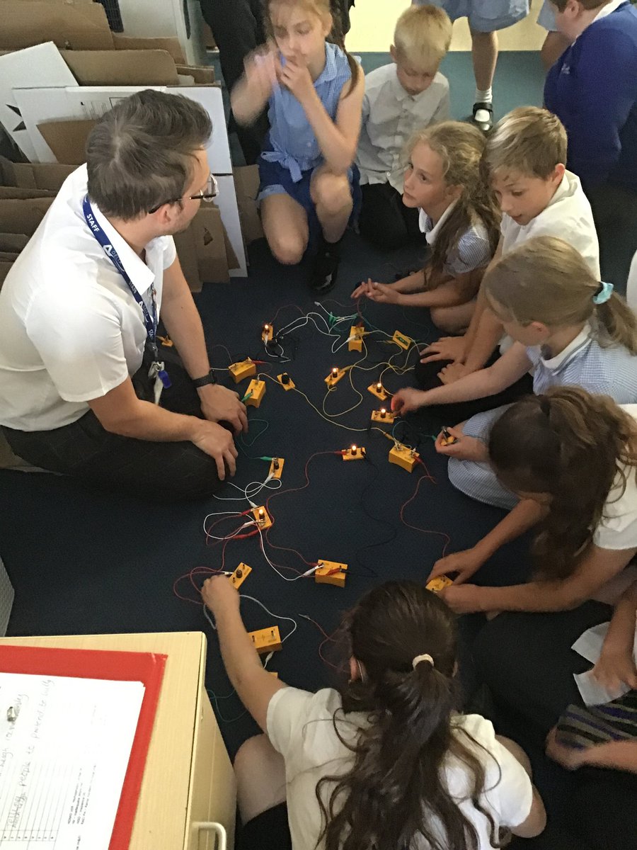 DeltaGreengates's tweet photo. #Year4GG had a great afternoon of #science today! We explored electrical #circuits and had a go at creating our own using batteries, bulbs, buzzers and more!
#TeamGGScience #DeltaScienceLab #Electricity #Oracy @DeltaTrust_Org https://t.co/Vj64WBfIEb