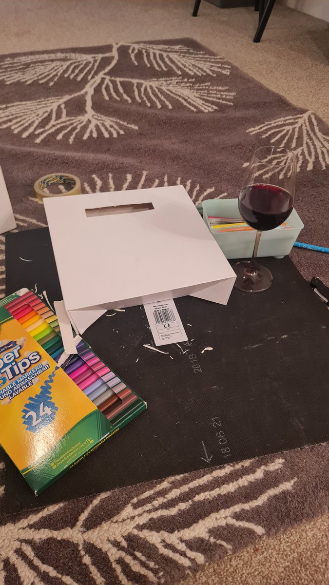 Putting my years of special needs teaching experience to good use... Making a feedback box for station 😂😂