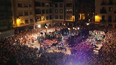 AntonianoIkaste's tweet photo. Zorionak gure lankide Arantza Laskibarri!, Aurtengo San  Pelayo eguneko bandera igoeran berari emango baitiote aurtengo makila. GORA ZUU!!! #hezkuntza #Antoniano #SanPelaio  #zarautz https://t.co/xPWbBGxvDV