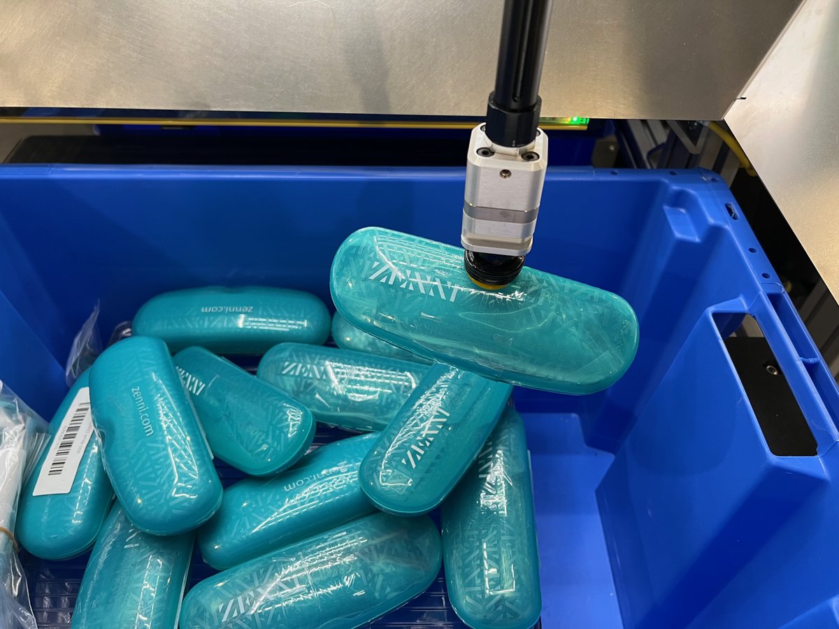OsaroAI's tweet photo. OSARO and Zenni deploy industry’s first robotic bagging system in demanding, precise production environment of eyewear e-commerce. https://t.co/DcclHOTFOr @zennioptical #pregis #automation #fulfillment #ecommerce https://t.co/XNOgYe4HO3