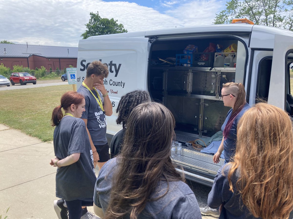 BoilerVetCamp's tweet photo. #TeamMadMax Learning all about the care of shelter animals and the process of adoption!
#Biolerpup #Purrdue https://t.co/npPpes7m4q