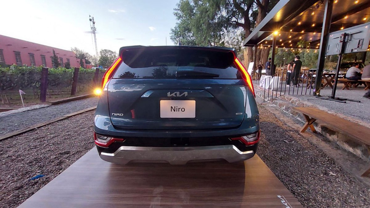 kia_center's tweet photo. Kia Niro 2023 🍃
Nuestra naturaleza es innovar, el movimiento nunca se detiene y cambia constantemente, descubre lo mejor del poder híbrido con #kianiro2023 🌍
#kiamexico #kiamexico #kia 
https://t.co/U0H2oNVYlr https://t.co/uLeA1NgYgd