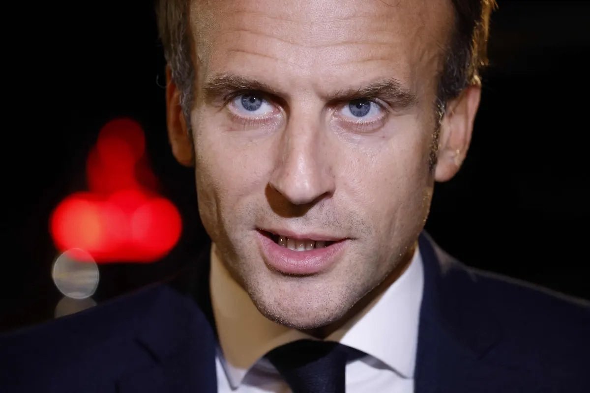 EnModeMacaron's tweet photo. RT si tu penses que Macron nous a pris pour des gros cons ce soir malgré sa défaite cuisante!😡 https://t.co/pikrmsl8S6
