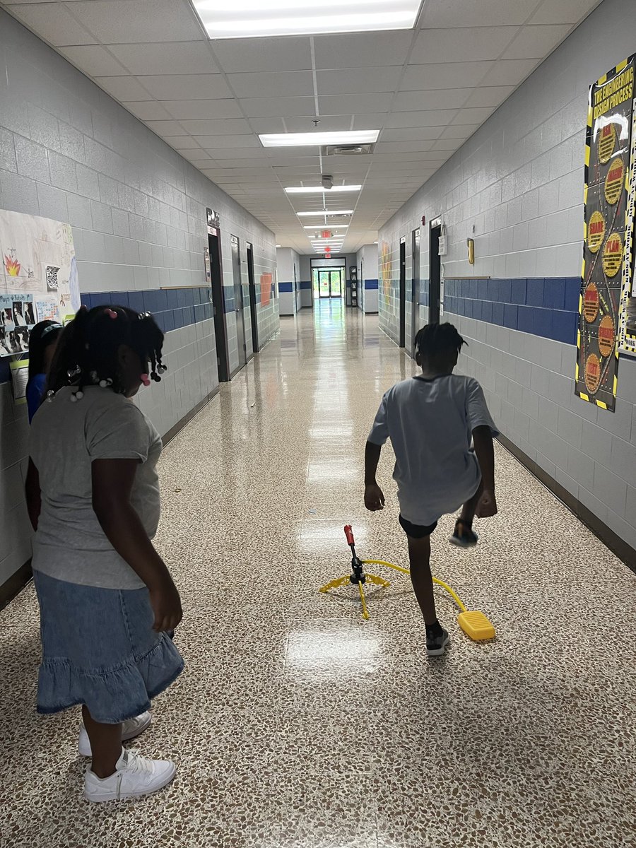 MESMustangsTN's tweet photo. Making and testing rockets this week in STEM!
#summerscholars2022 #sumnerachieves https://t.co/8zklkPJtVr