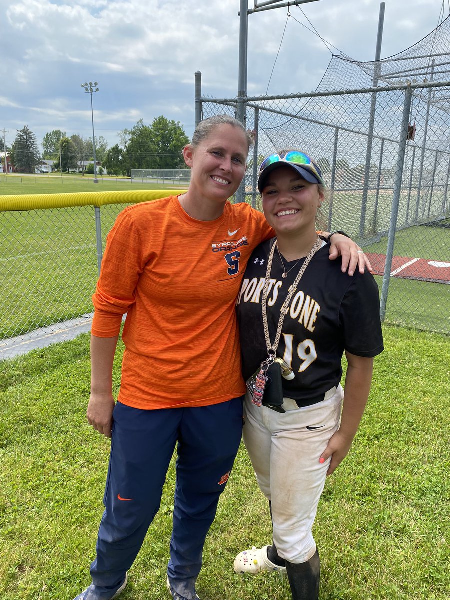 DelaneyKaz_19's tweet photo. So thankful for this experience to be able to attend a @cusesb camp! It was so much fun and definitely a lot of work. So many amazing girls and lots of fun!! #softball2022 #cuse #orange https://t.co/0HhAkM1h1g