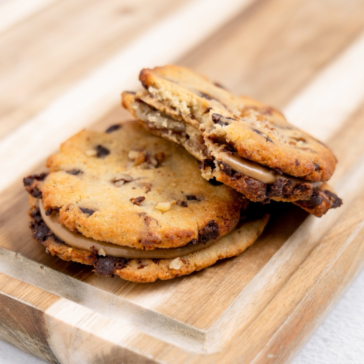 EatRaize's tweet photo. These cookie sandwiches are so soft and chewy, nobody will even know they have no added sugar! ๐ฎ Plus, they get delivered right to your door so you don't even need to leave the house.
#raizecookies #cookiedelivery #deliveredtoyourdoor #cookiemonster #ketocookies https://t.co/TVqaF0hDAO