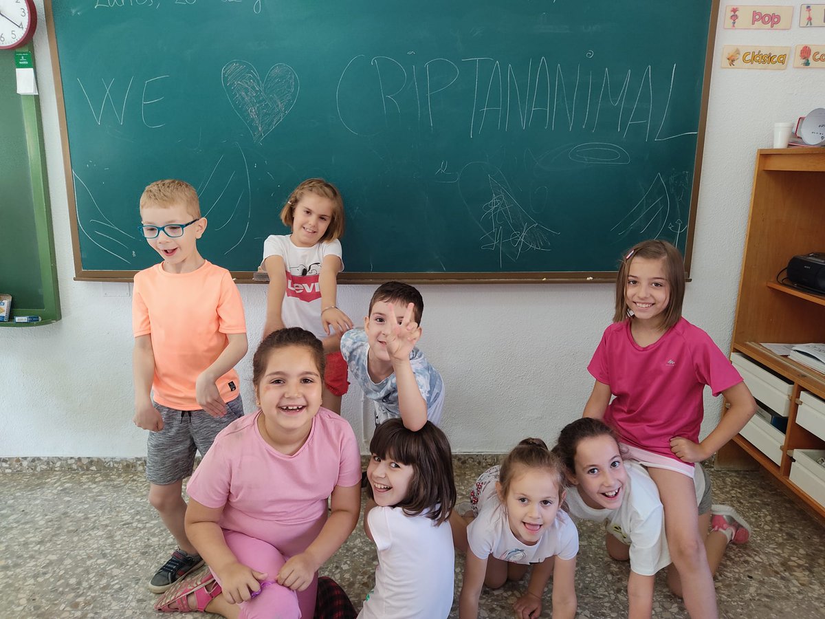 criptanaAni's tweet photo. 𝑴𝑼𝑪𝑯𝑨𝑺 𝑮𝑹𝑨𝑪𝑰𝑨𝑺 a las familias y alumnos que son los que han ido tapón a tapón
Si vieseis a l@s más peques cuando desayunaban, subían ellas solas las escaleras para dejar el tapón en la caja ❤️ #criptananimal #taponessolidarios #colabora https://t.co/3EY5ZfYihN