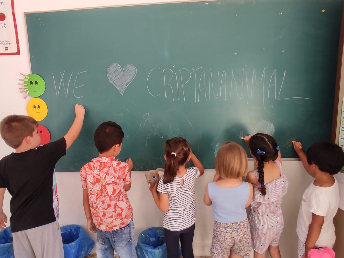 criptanaAni's tweet photo. 𝑴𝑼𝑪𝑯𝑨𝑺 𝑮𝑹𝑨𝑪𝑰𝑨𝑺 a las familias y alumnos que son los que han ido tapón a tapón
Si vieseis a l@s más peques cuando desayunaban, subían ellas solas las escaleras para dejar el tapón en la caja ❤️ #criptananimal #taponessolidarios #colabora https://t.co/3EY5ZfYihN