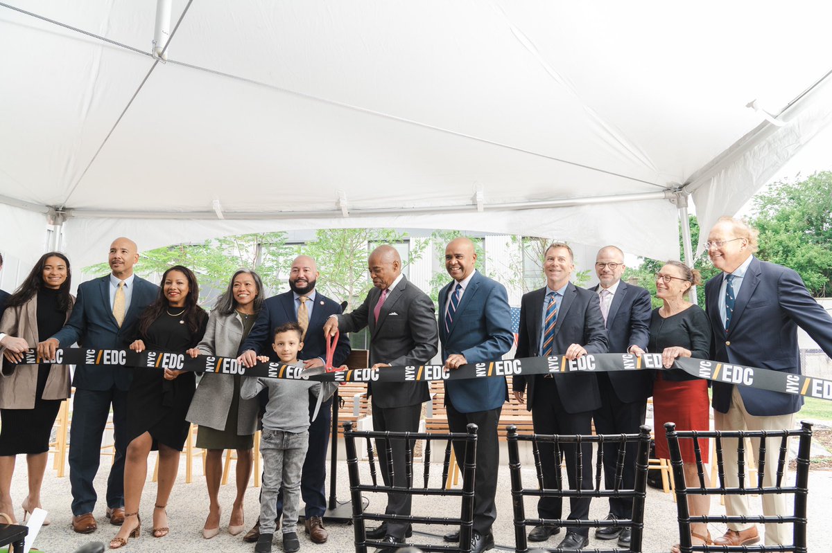 CMSalamancaJr's tweet photo. Once the site of the painful Spofford Juvenile Detention Center will now be home to La Peninsula, a beacon for hope &amp; promise in the form of 740-units of 100% affordable housing, an early childhood education center, a healthcare clinic and light manufacturing jobs. https://t.co/mB4av3GuND