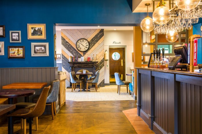 PubandBarMag's tweet photo. Onto our regional winners!  The East Midlands Pub &amp; Bar of the Year is @theradcliffeuk in Nottinghamshire, part of the Secret Pub Company. Its menu and drive to exceed expectations sees it build a rapport with visitors, who often become regulars. Congrats! #PubandBarAwards https://t.co/5vjFUWylfU