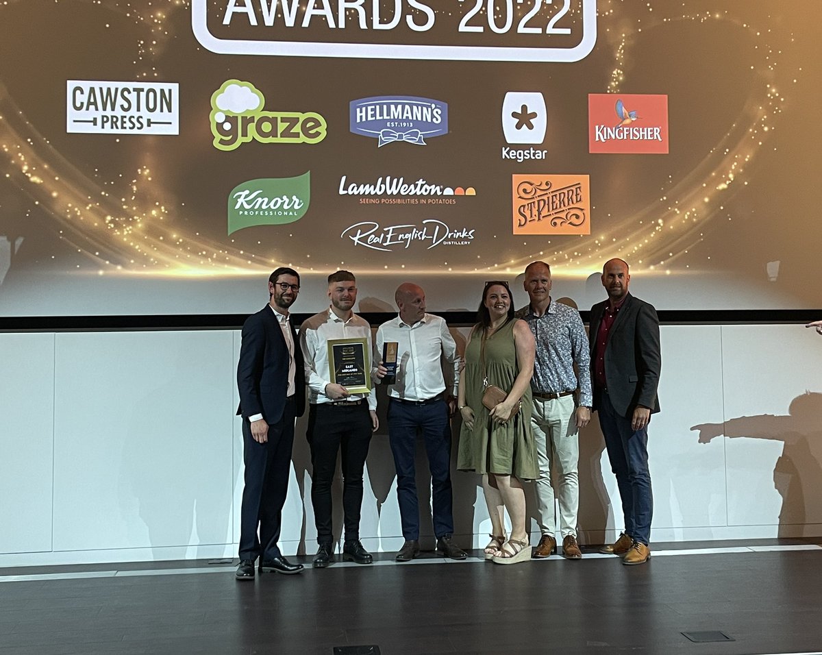 PubandBarMag's tweet photo. Onto our regional winners!  The East Midlands Pub &amp; Bar of the Year is @theradcliffeuk in Nottinghamshire, part of the Secret Pub Company. Its menu and drive to exceed expectations sees it build a rapport with visitors, who often become regulars. Congrats! #PubandBarAwards https://t.co/5vjFUWylfU