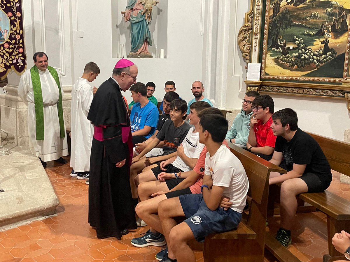 SemiCuenca's tweet photo. Visita de nuestro obispo y Eucaristía celebrada por @CarlosHerraiz94 https://t.co/x4JwsnY8Hv