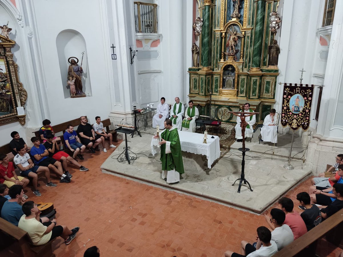 SemiCuenca's tweet photo. Visita de nuestro obispo y Eucaristía celebrada por @CarlosHerraiz94 https://t.co/x4JwsnY8Hv
