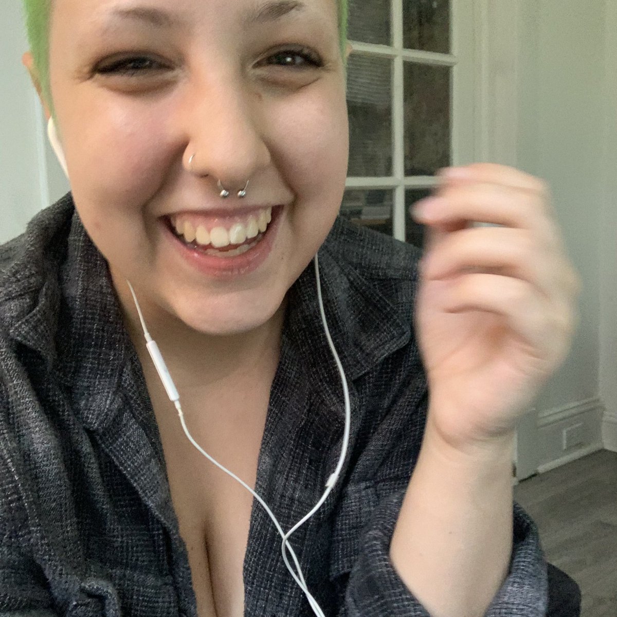 r3admor3's tweet photo. hello we are recording. this is Wild. https://t.co/2YCKA1Q3bE