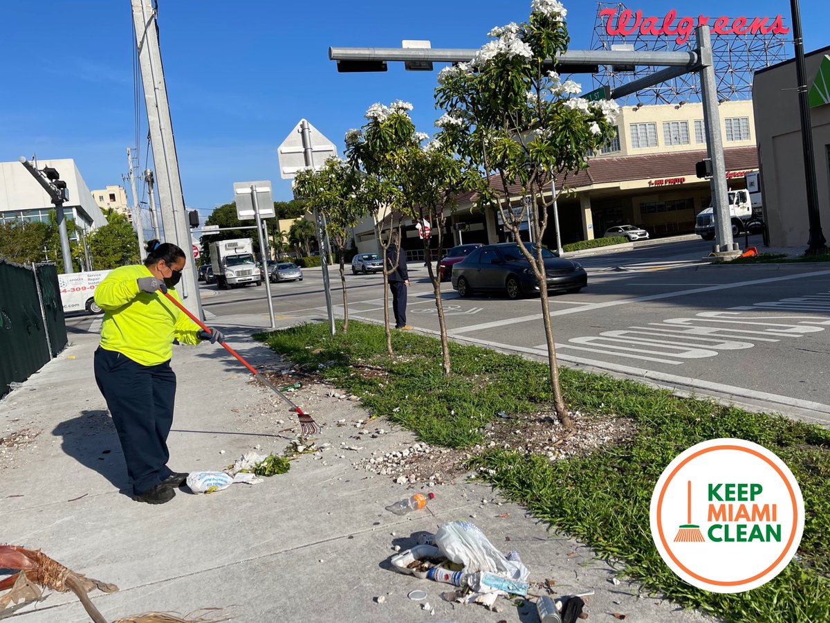 JoeCarolloNow's tweet photo. #KeepMiamiClean is in full swing! Our daily street clean-ups are transforming and beautifying our district one street at a time.
#JoeCarollo #District3 #Miami #LittleHavana @MiamiZeroWaste @CityofMiami https://t.co/sli68BTNSF