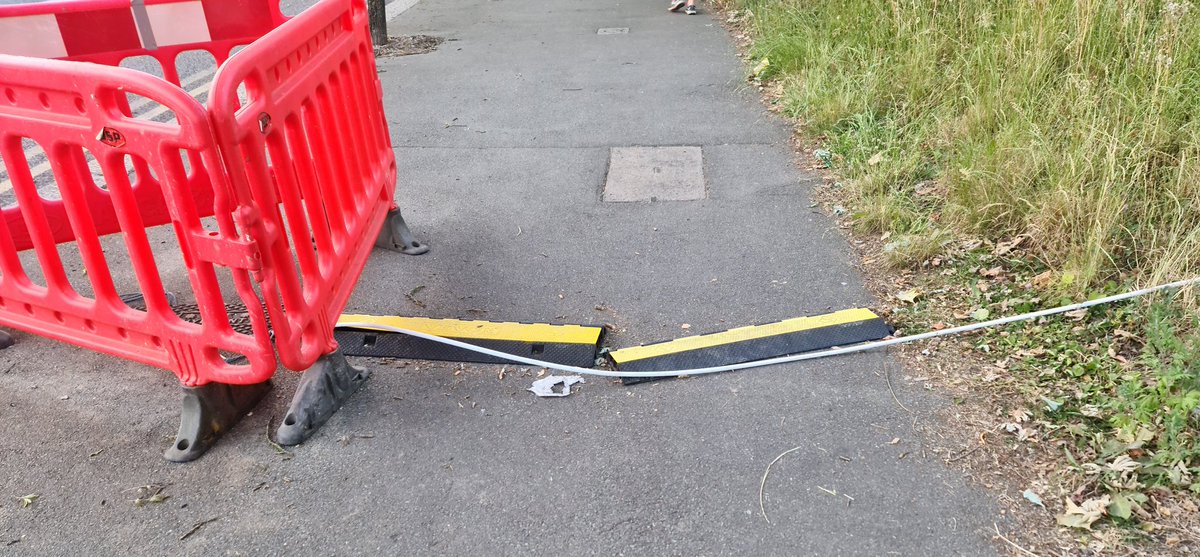 davidstanley6's tweet photo. @CPParkTrust Where is the money going into the park? Free kids activities is not for all! Why are there trip hazards on the outskirts of the park? Why is their sexist behaviour going on from the workmen? What are you going to do about it? https://t.co/jfA82UEg4e