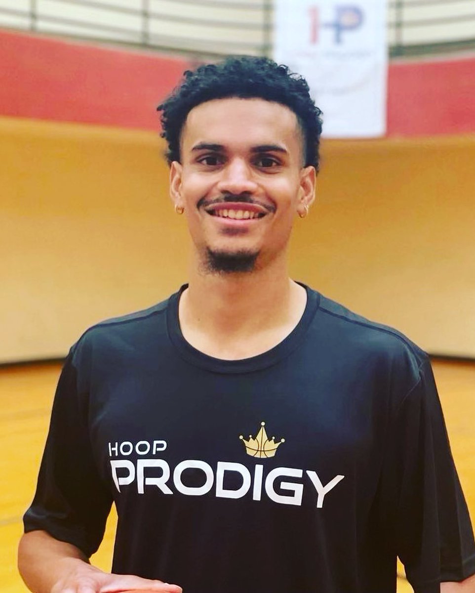 LHHS_Basketball's tweet photo. Very excited to announce our new head boys freshman basketball coach @DevinHowlin 🏴󠁧󠁢󠁳󠁣󠁴󠁿🏀 Devin was a 1,000 point career scorer here at LH before moving on to play college basketball for @HornetNestHoops and recently graduating from @CalPoly 🎓👏 https://t.co/tQfiHJQauX