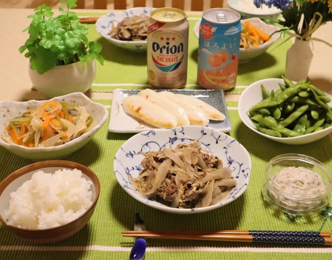 昨日の晩ごはんは、牛肉のしぐれ煮とアジの南蛮漬けを頂きました🍴 晩酌用におつまみ達も用意😊 美味しく頂きました😋🍴💕