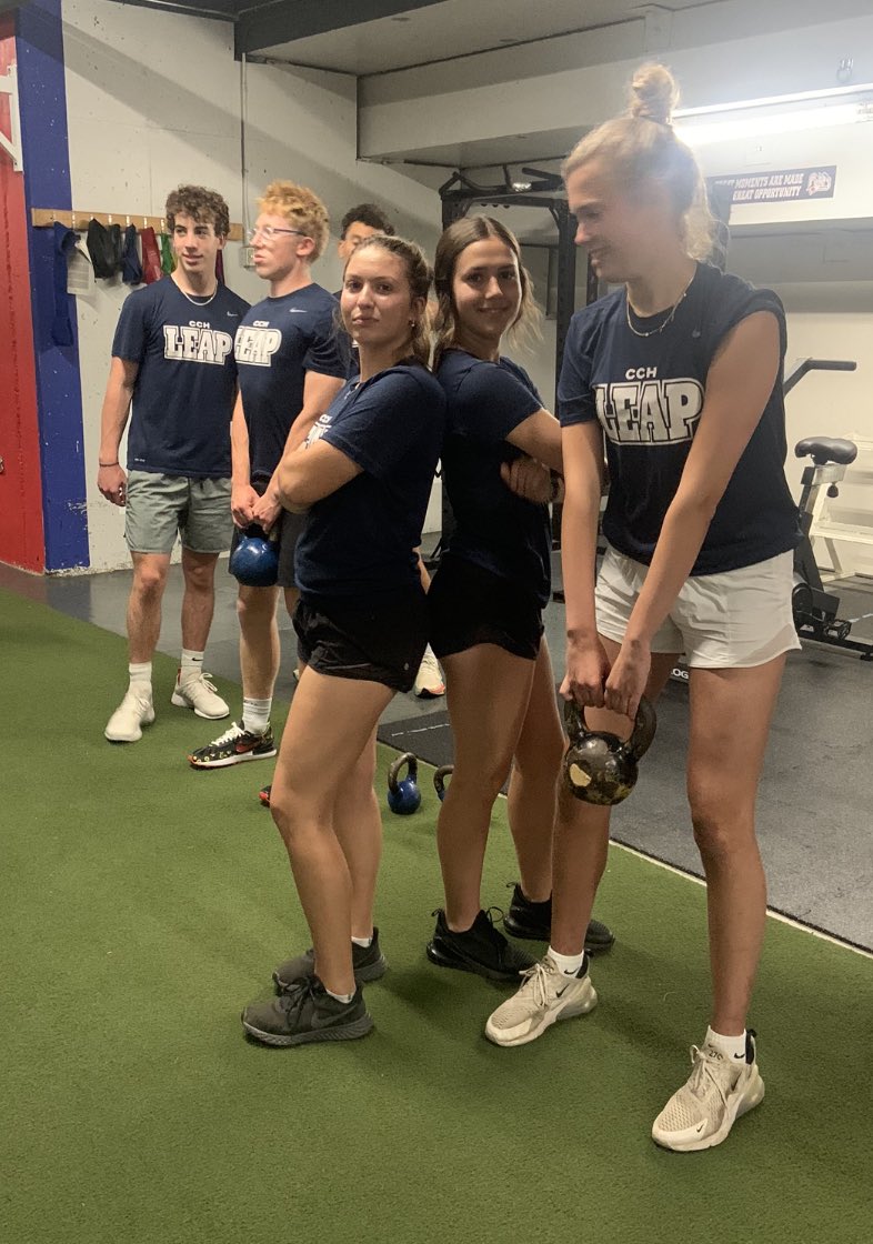 DevelopAthletes's tweet photo. TY @TPHCan for teaching the high school AthLeaders better ways to move today! 
Safer movement mechanics matter.
Some it was 1st intro to S&amp;C and loved it!

Trev, Maddi, &amp; Josh are the best 💪🏻 

TPH serves multi sports, all levels casual to elite/pro. 🏒 🏀 ⚽️ 🏐 🏈 🏃‍♀️ 
#ldnont https://t.co/MB3ovP0beq