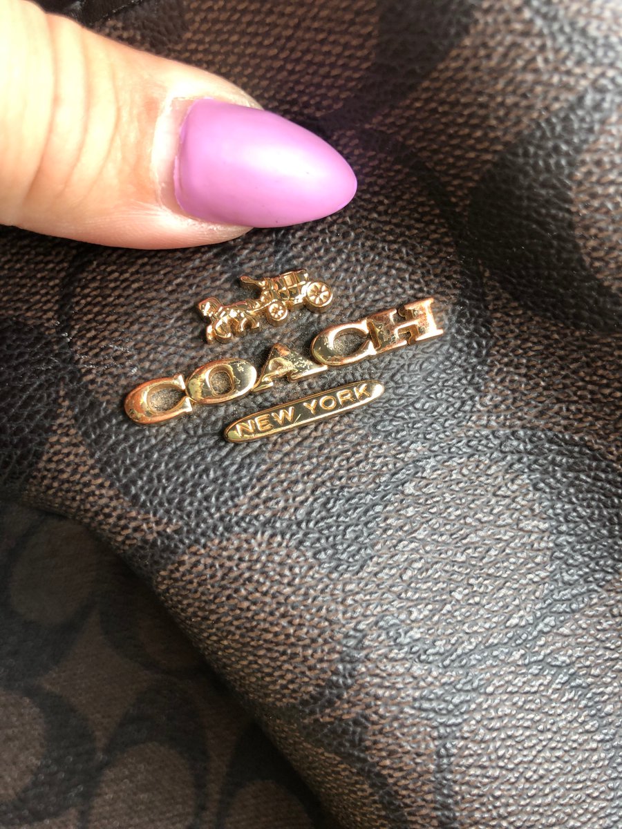majowp's tweet photo. @CoachNewYork  Are u Kidding me ?
It is not possible that the buckle of my bag is fading like this, it is not even a year old🫠 https://t.co/DtBycuZuMK