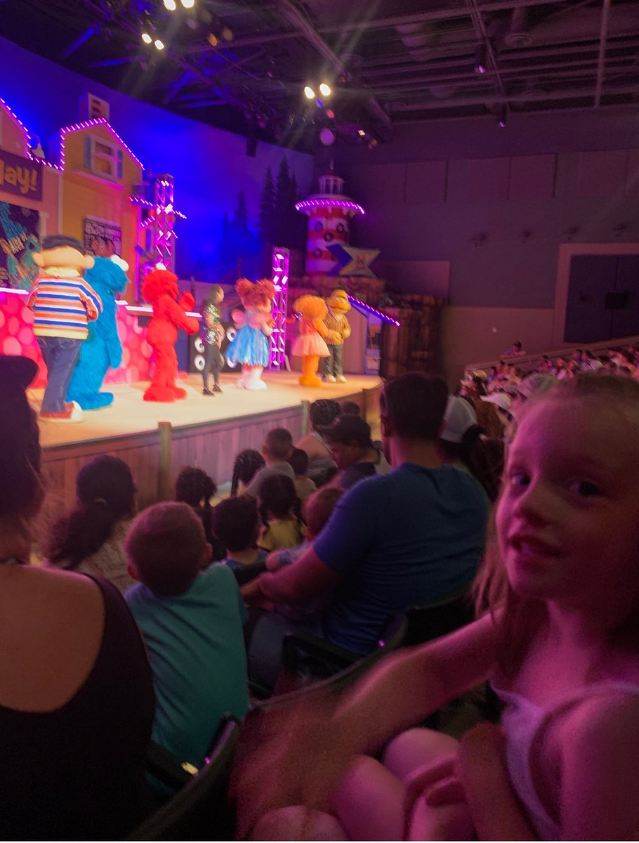 wills4th's tweet photo. Summer concerts look a bit different in this season of life, 4 year old centered. #elmorocks #TWESummerSelfieBingo @TWEHowl #twehowl https://t.co/TAGL3lMY30
