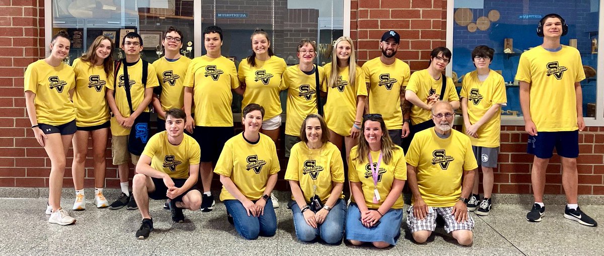 MrFortunatoSV's tweet photo. Day 3 of Raider Space was all about SWAG! Big thank you to Chris Camp and his staff @dairyqueen in Cranberry for providing us with lunch and dessert. @SVSchoolSuper @SVSDFoundation @jameswrubel @Seneca_Valley #RaiderSpace https://t.co/ihuFTpih6s