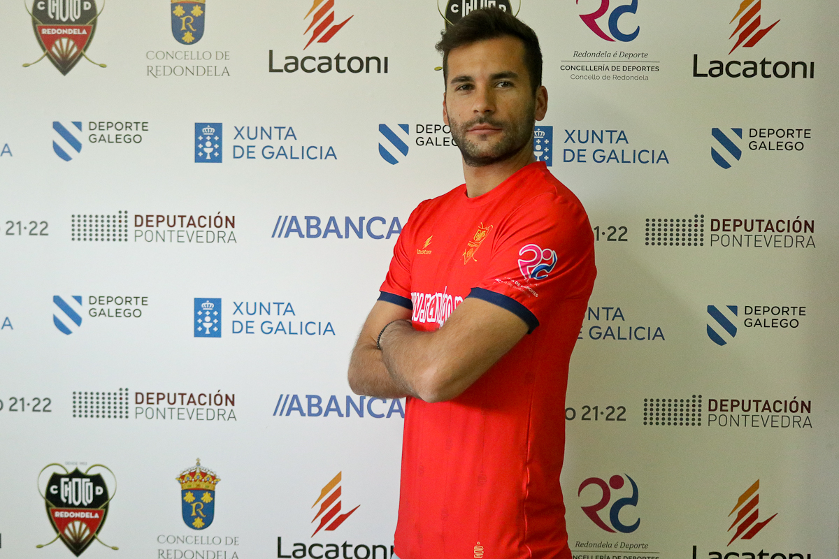 ⚽⚽𝗙𝗜𝗖𝗛𝗔𝗫𝗘| @AdrianR volverá a vestirse coa camiseta choqueira.
✔️ O dianteiro militou no Rápido de Bouzas na pasada tempada
👋🏻 Benvido, Adri. 
👉🏻 cutt.ly/9Kbz7sC
#sᴇɴᴛɪᴍᴇɴᴛᴏᴄʜᴏϙᴜᴇɪʀᴏ #ADNChoco