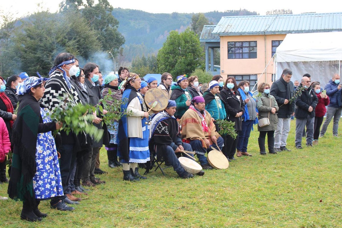 Municipioplc's tweet photo. PADRE LAS CASAS CELEBRA EL WE TRIPANTU
Diversas autoridades ancestrales, además de autoridades locales y regionales, lideradas por el @DPRLaAraucania y @AlcaldePlc se reunieron con las comunidades del Lof #Roblehuacho en el sector de Huichahue para celebrar el nuevo año mapuche https://t.co/xsBlM4OuOu
