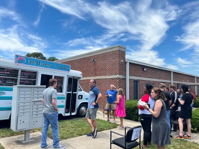BeaconITservice's tweet photo. Today the Beacon office was visited by The Ice Queen! To kick off summer, we enjoyed *huge* ice cream cookie sandwiches after lunch. I mean...just look at this beauty! 😍 Thanks again for the sweet treats, Ice Queen! 

Check them out at https://t.co/issWGvSuwL https://t.co/O8p1Tp0KWs