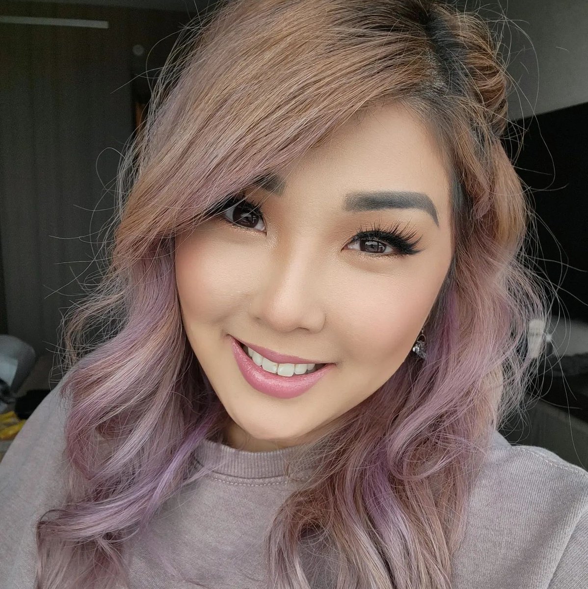 oVertoneColor's tweet photo. Pastel Purple hue is a MOOD. ๐
Easy to achieve? โ๏ธ
Absolutely gorgeous? ๐ฅ
Is anyone as obsessed as us? โจ
.
.
.
#overtone #purplehair #purplehaircolor #veganhaircare #haircolortrends #hairvibes #healthycolor https://t.co/ZBe4zUj5fq