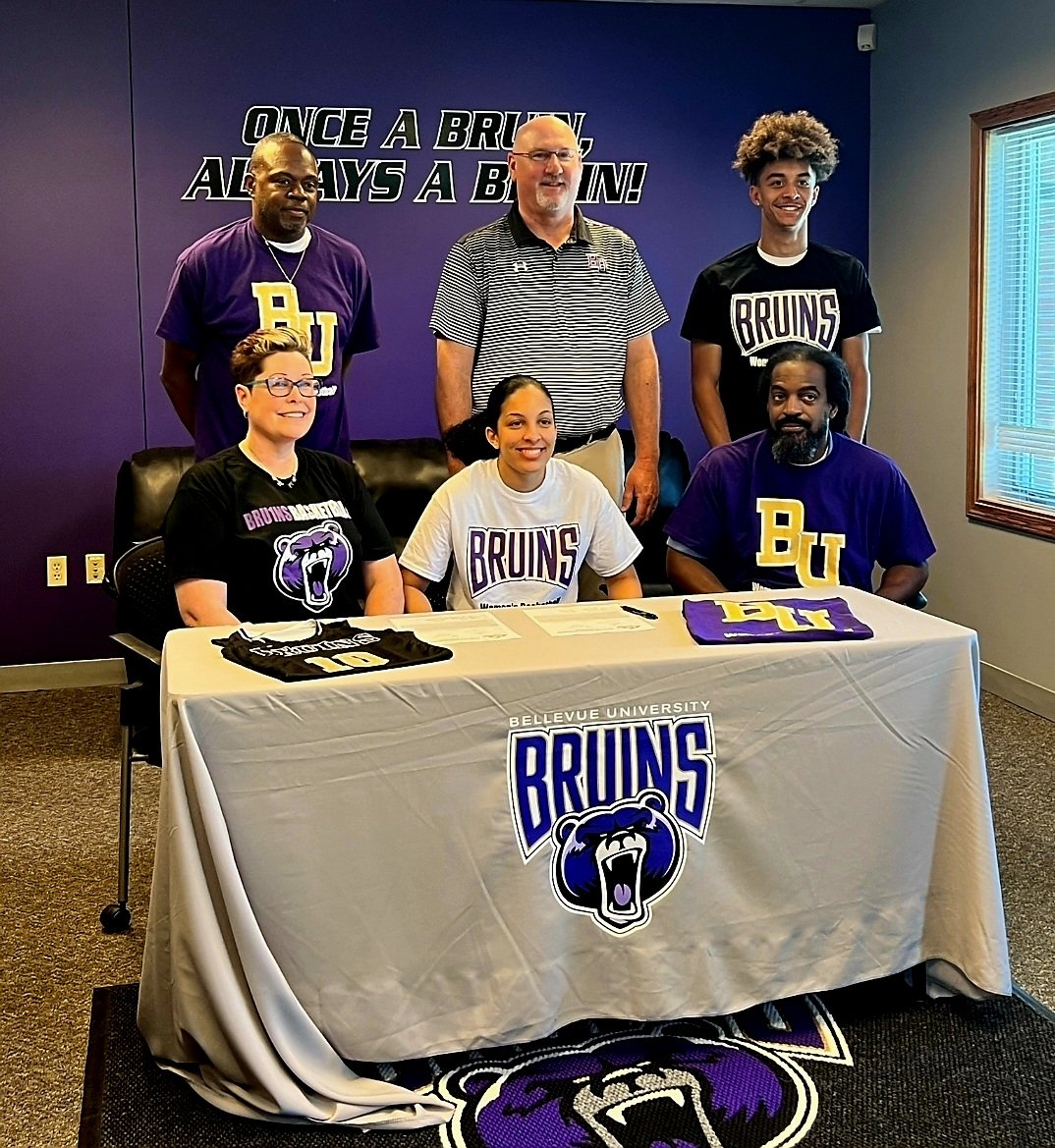 thinmanx11's tweet photo. It's official @BellevueWBB welcomes @brooklyn_busby and family to @BUBruins family 
@suzyobuzz1 
@DaveDenly 

#BruinNation 
#🐻🏀⬆️ https://t.co/XlJIMEGeWR