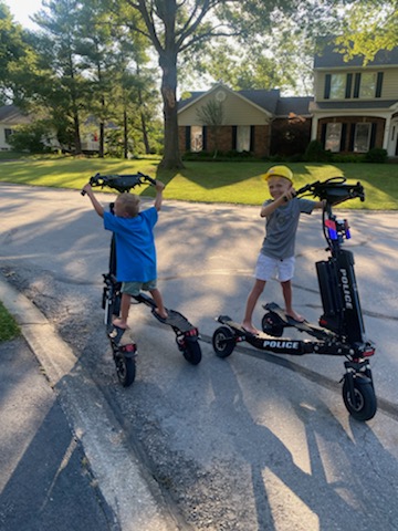 SCCMOPD's tweet image. Thank you, Weldon Spring residents, for meeting with us at last night’s Walk &amp;amp; Talk! We had a wonderful evening getting to meet more of the #SCCPDCommunity in Williamsburg on the Greens, Estates at Westchester Farm, Whitmoor Country Club, and the Highlands.