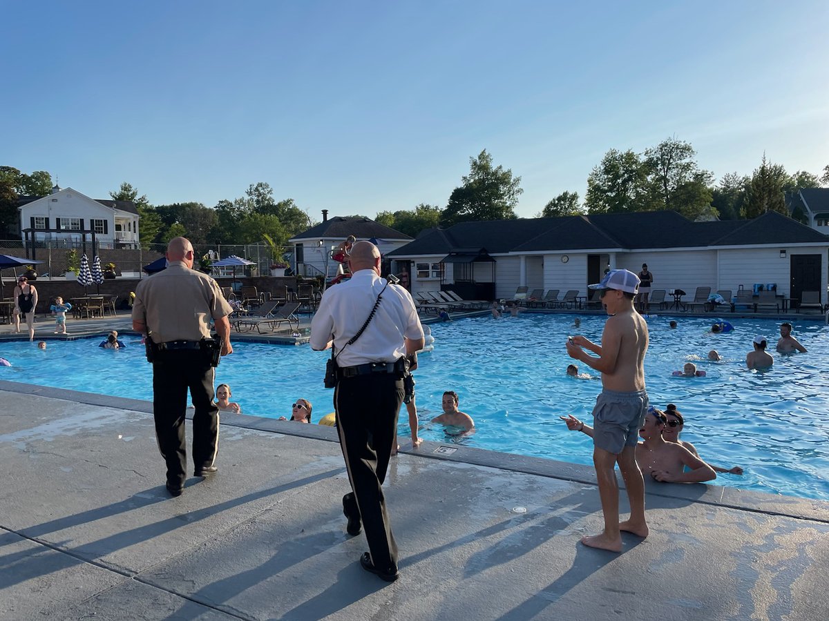 SCCMOPD's tweet image. Thank you, Weldon Spring residents, for meeting with us at last night’s Walk &amp;amp; Talk! We had a wonderful evening getting to meet more of the #SCCPDCommunity in Williamsburg on the Greens, Estates at Westchester Farm, Whitmoor Country Club, and the Highlands.