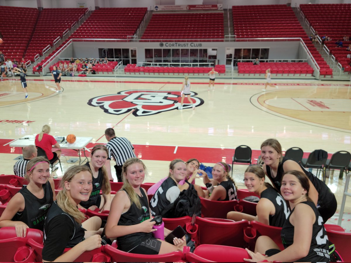 SkuttGBB's tweet image. 53-48 win to go 2-0 in the USD Team Camp. One more today then time for some @PizzaRanch #continuousimprovment
#family