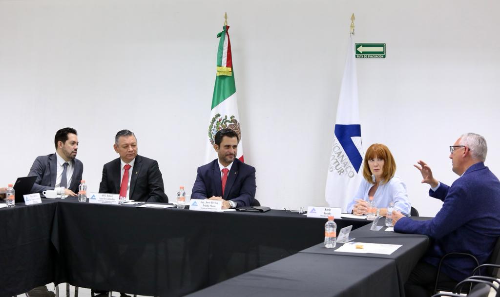 Buscando alianzas que beneficien al sector terciario, el Presidente <a href="/HectorTejadaSha/">Héctor Tejada</a> exploró posibilidades de colaboración con el Secretario General de la Federación Internacional de los Trabajadores del Transporte, Rob Johnston. Estuvo acompañado por el V.P. <a href="/ZebaduaRafael/">Rafael Sánchez Zebadúa</a>